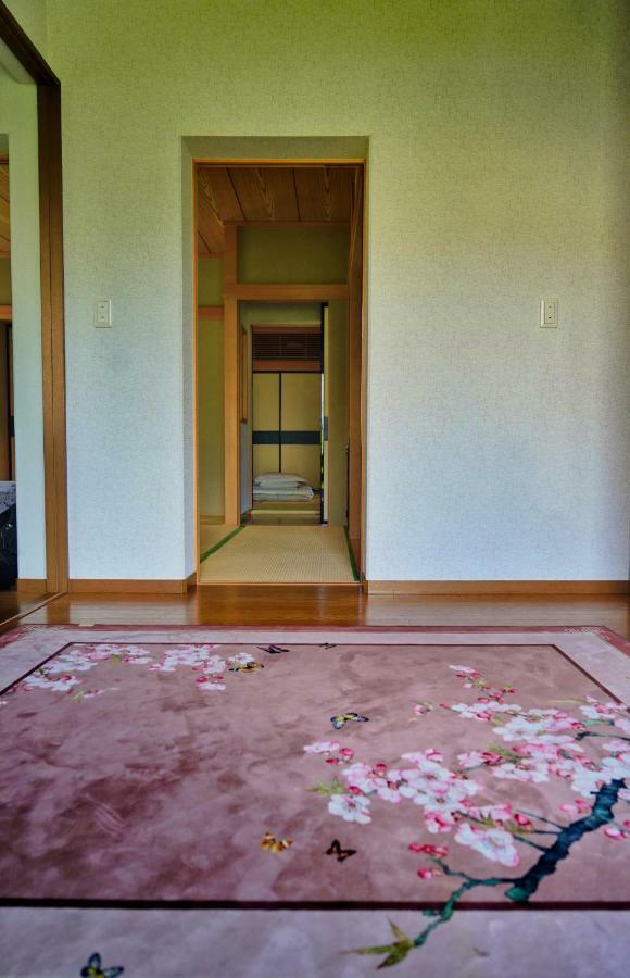 富士の樱house 宝栄 Villa Fujikawaguchiko Exteriör bild
